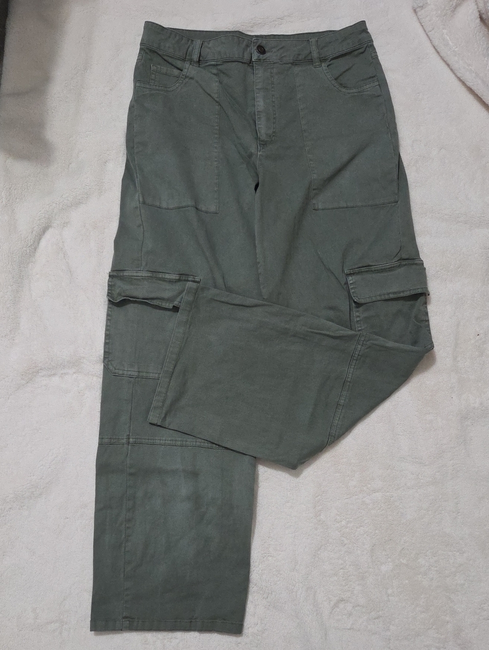 Utility Ankle Wide Leg Cargo Pants in Olive